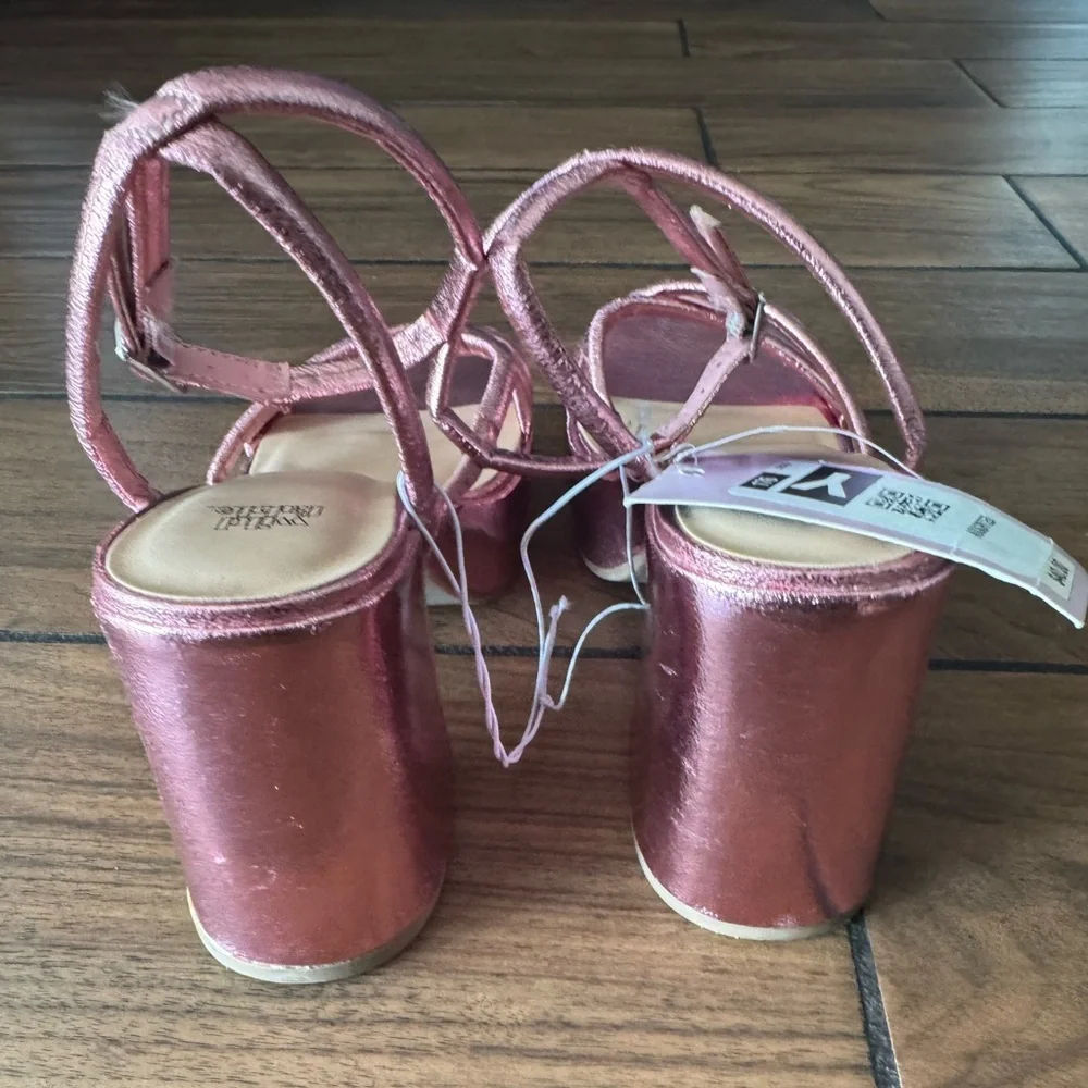 WILD FABLE Astro Metallic Pink Strappy Platform Sandals size 6.5